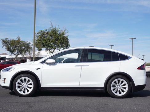 Used 2020 Tesla Model X Long Range image 2
