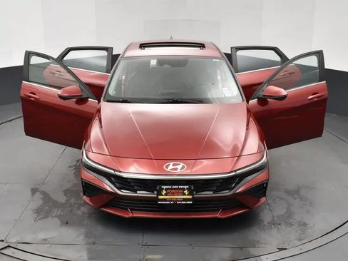 Used 2024 Hyundai Elantra Limited FWD image 10