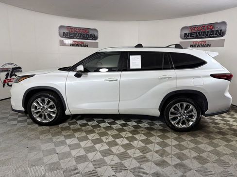 Used 2022 Toyota Highlander Limited FWD image 8