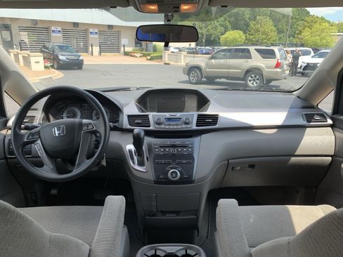 Used 2013 Honda Odyssey EX image 29