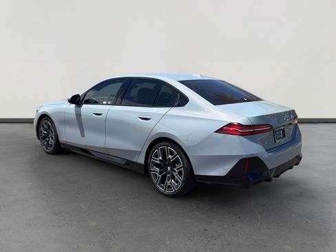 Used 2025 BMW 530i w/ M Sport Package RWD image 3