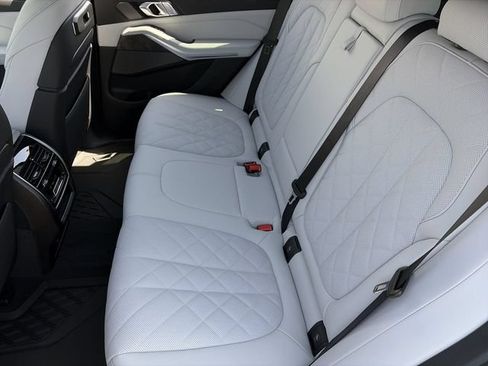 Used 2026 BMW X5 xDrive40i w/ Executive Package AWD/4WD image 17