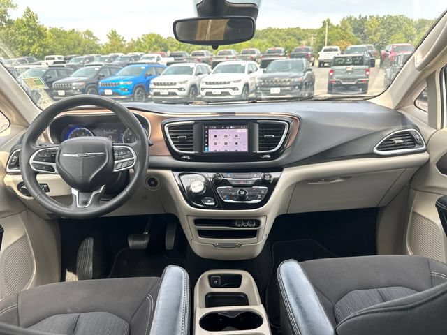 Used 2023 Chrysler Voyager LX FWD image 21