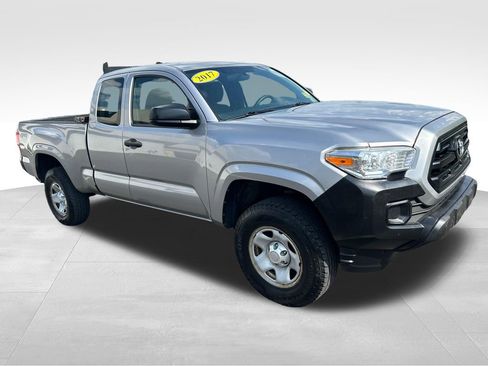 Used 2017 Toyota Tacoma SR AWD/4WD image 7