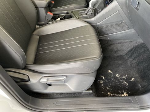 Certified 2023 Volkswagen Tiguan SE FWD image 34