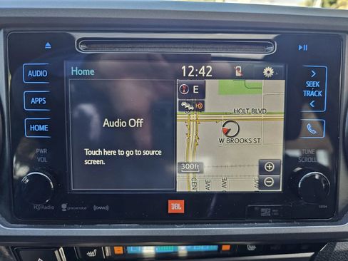 Used 2017 Toyota Tacoma TRD Off-Road image 17