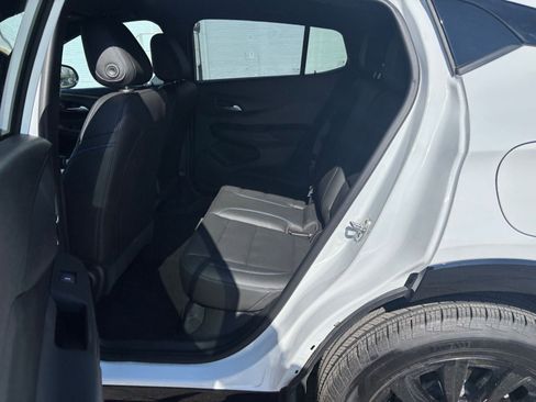 Used 2025 Buick Envista Sport Touring image 24