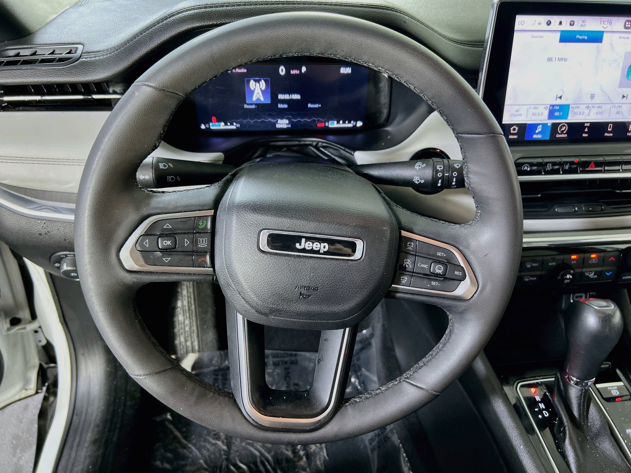 Used 2023 Jeep Compass Limited w/ Elite Group AWD/4WD image 11