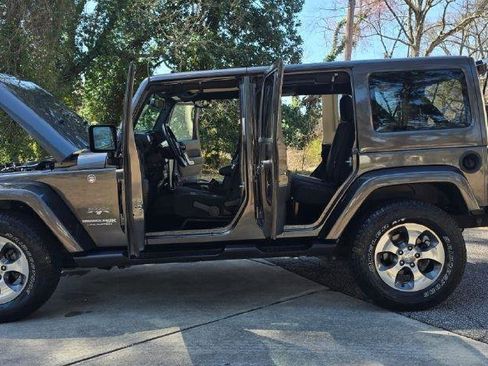 Used 2018 Jeep Wrangler Unlimited Sahara w/ Connectivity Group AWD/4WD image 1