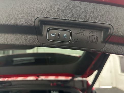 Used 2022 Ford Explorer Platinum w/ Equipment Group 601A AWD/4WD image 38