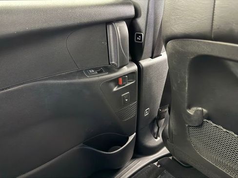 Used 2025 Chrysler Pacifica Limited FWD image 45