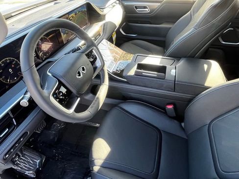 New 2026 INFINITI QX80 Luxe image 11