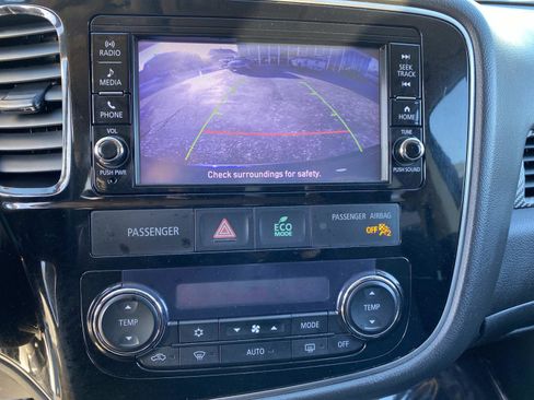 Used 2018 Mitsubishi Outlander ES image 11