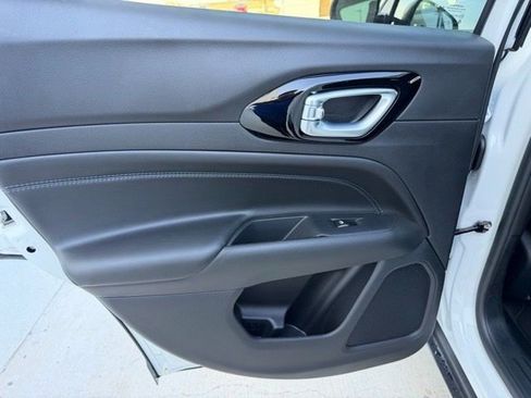 New 2026 Jeep Compass Latitude image 17