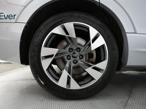 Used 2022 Audi e-tron Premium Plus image 19