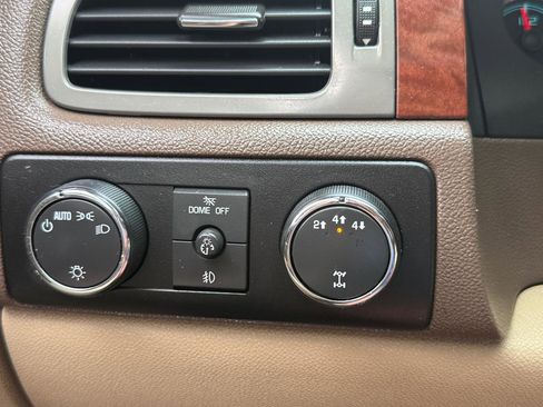 Used 2008 GMC Sierra 2500 SLT w/ Entertainment Package AWD/4WD image 26