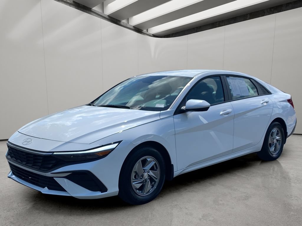 Certified 2026 Hyundai Elantra SE FWD image 1