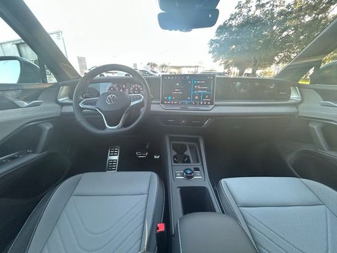 New 2026 Volkswagen Tiguan SE R-Line image 10