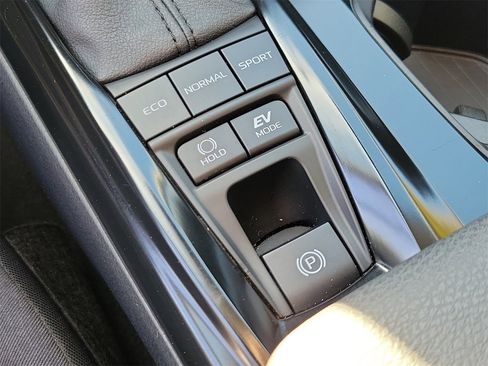 Used 2025 Toyota Camry LE image 29