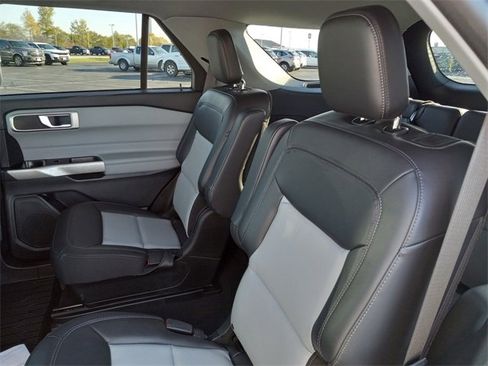 Used 2023 Ford Explorer XLT w/ Equipment Group 202A image 14
