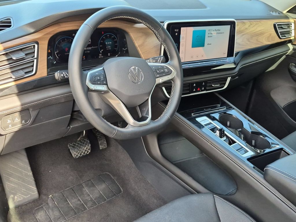 Used 2025 Volkswagen Atlas SE FWD image 15