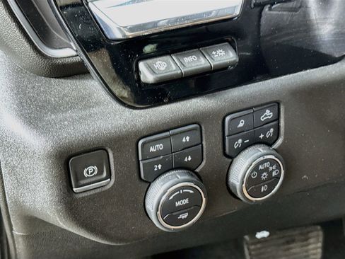 Used 2024 Chevrolet Silverado 3500 High Country w/ Technology Package AWD/4WD image 15