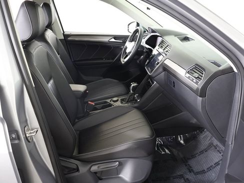 Used 2022 Volkswagen Tiguan SE image 28