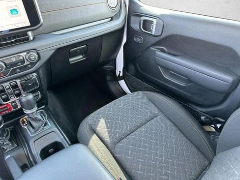 Used 2026 Jeep Gladiator Mojave AWD/4WD image 15