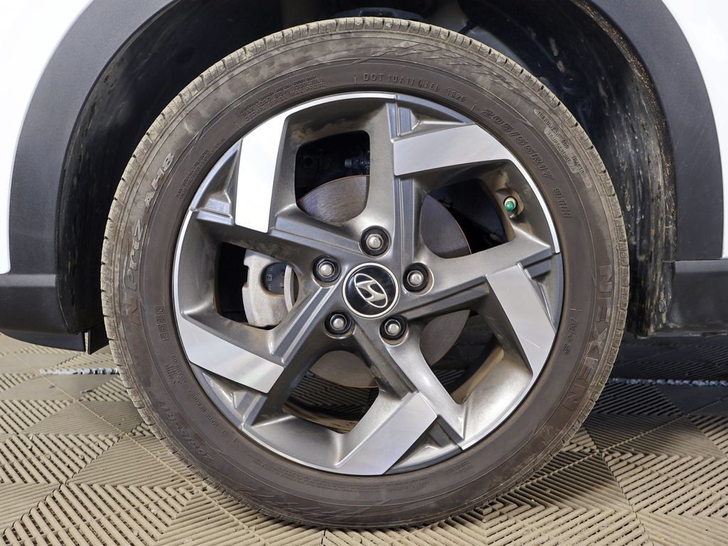 Certified 2026 Hyundai Venue SEL FWD image 18