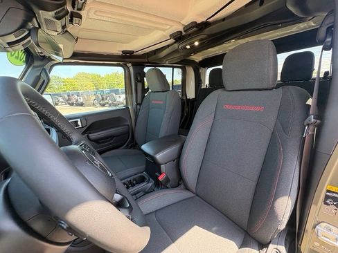 Used 2026 Jeep Gladiator Rubicon AWD/4WD image 12