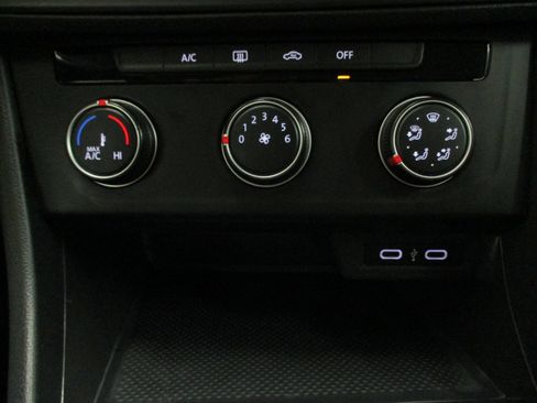 Used 2021 Volkswagen Jetta SE image 21