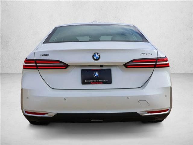 Used 2026 BMW 530i xDrive w/ Premium Package AWD/4WD image 6