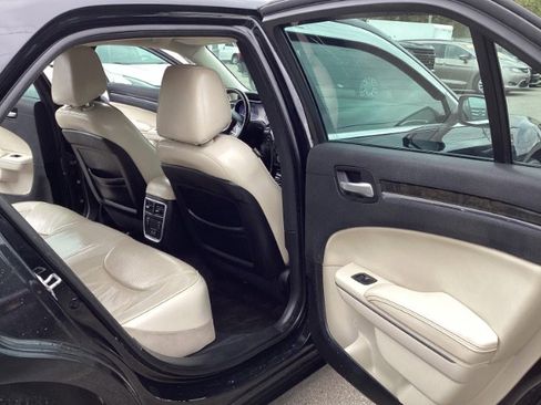 Used 2018 Chrysler 300 Limited image 7