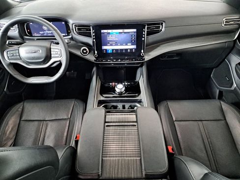 Used 2024 Jeep Wagoneer L Series II w/ Flexible Seating Group image 13