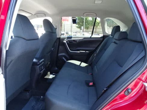 Used 2022 Toyota RAV4 LE AWD/4WD image 21