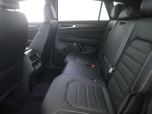Used 2025 Volkswagen Atlas Cross Sport SEL R-Line AWD/4WD image 28