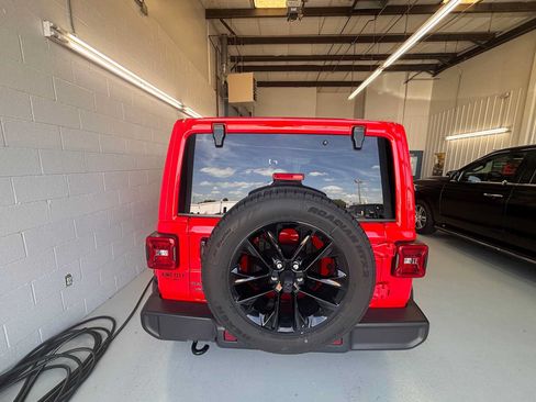 Certified 2025 Jeep Wrangler Unlimited Sahara AWD/4WD image 5