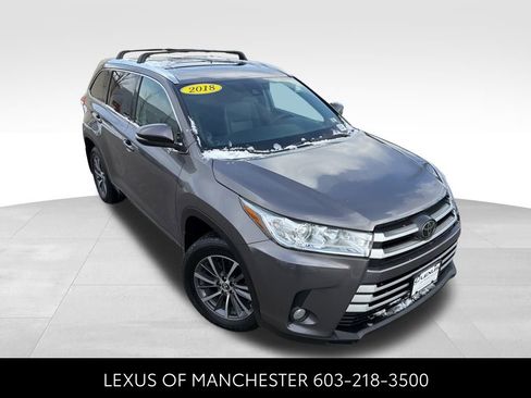 Used 2018 Toyota Highlander XLE image 3