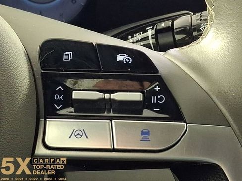 Certified 2025 Hyundai Elantra SEL FWD image 28