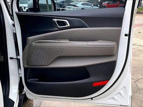 Certified 2026 Kia Carnival FWD image 21