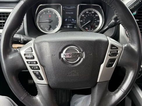 Used 2017 Nissan Titan SL AWD/4WD image 8