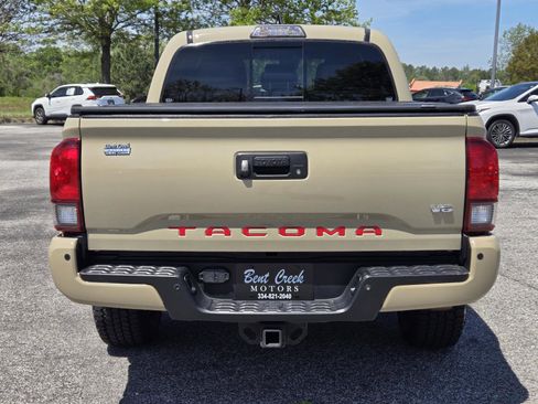 Used 2019 Toyota Tacoma TRD Off-Road w/ Technology Package image 8
