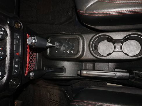 Used 2017 Jeep Wrangler Unlimited Rubicon image 13