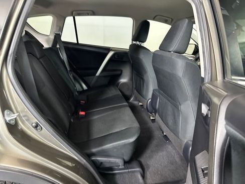 Used 2015 Toyota RAV4 LE image 27