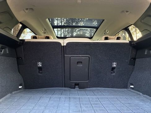 Used 2022 Volvo XC40 T5 Momentum w/ Premium Package image 17