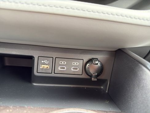 Used 2023 Toyota Highlander Limited AWD/4WD image 20
