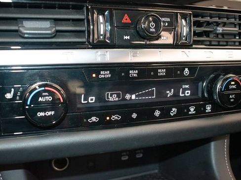 Used 2026 Nissan Pathfinder SL AWD/4WD image 33