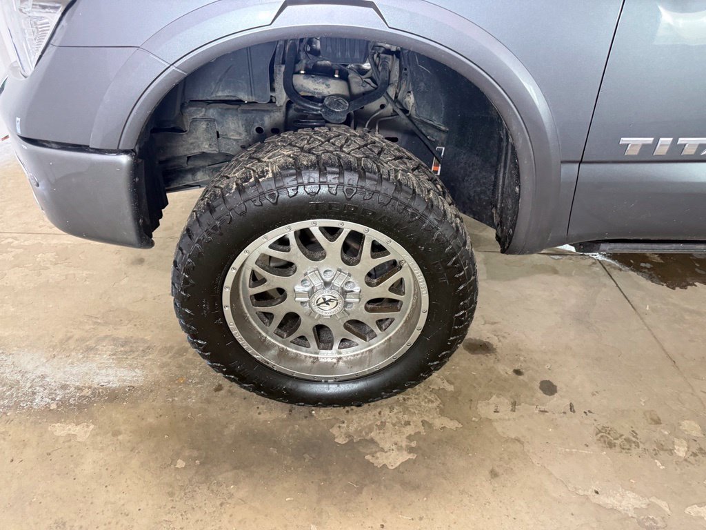 Used 2019 Nissan Titan PRO-4X w/ Pro-4x Convenience Package AWD/4WD image 25