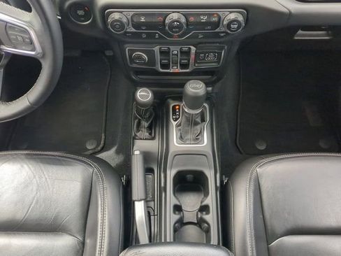 Used 2018 Jeep Wrangler Unlimited Sahara AWD/4WD image 21