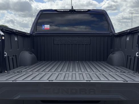 Used 2025 Toyota Tundra Limited AWD/4WD image 33
